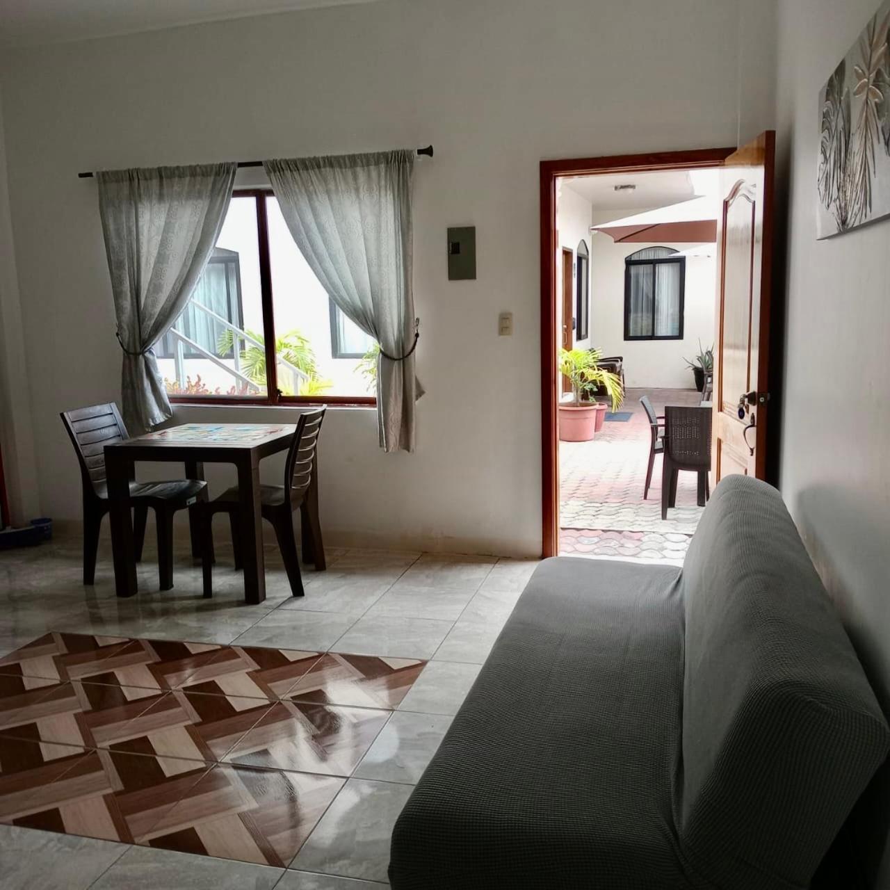 Apartahotel Casa Soleil Puerto Villamil Pokoj fotografie